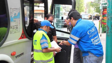 Viajes de egresados: recomendaciones de la CNRT para un transporte seguro