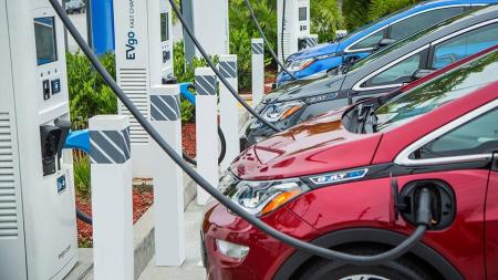 Los cargadores para autos eléctricos tendrían problemas de ciberseguridad