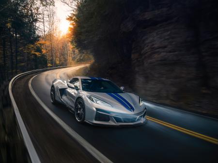 Chevrolet presentó un Corvette electrificado y con tracción integral