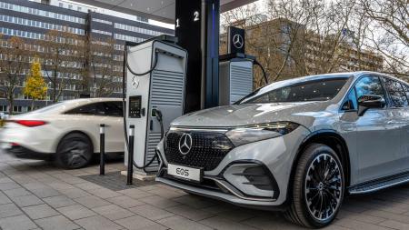 Mercedes-Benz inauguró la primera estación de recarga para eléctricos en Alemania