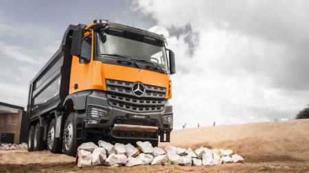 Mercedes-Benz presentó el nuevo camión Arocs 4848 K/45